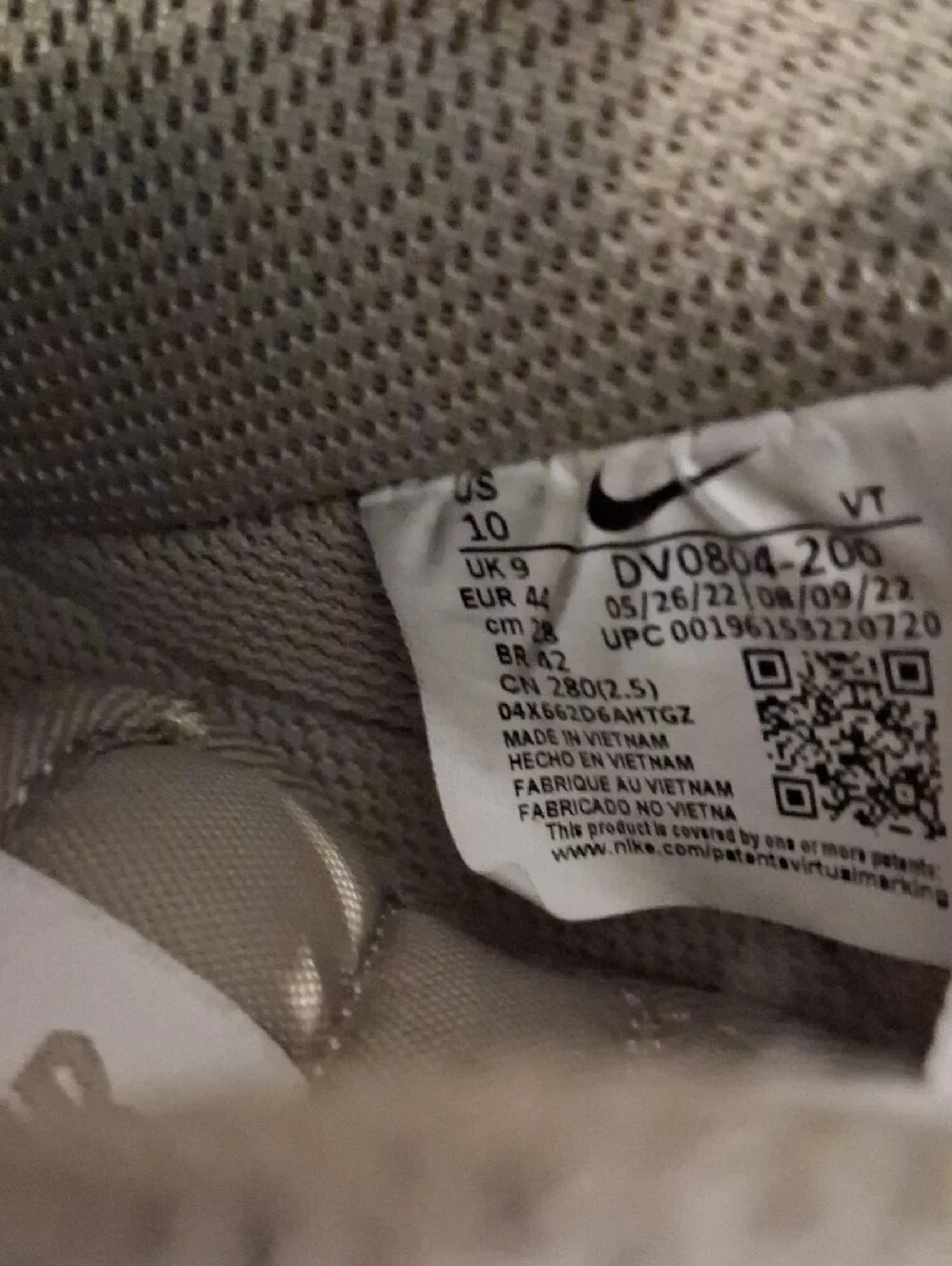Nike Low Top Sneakers - Tan and White